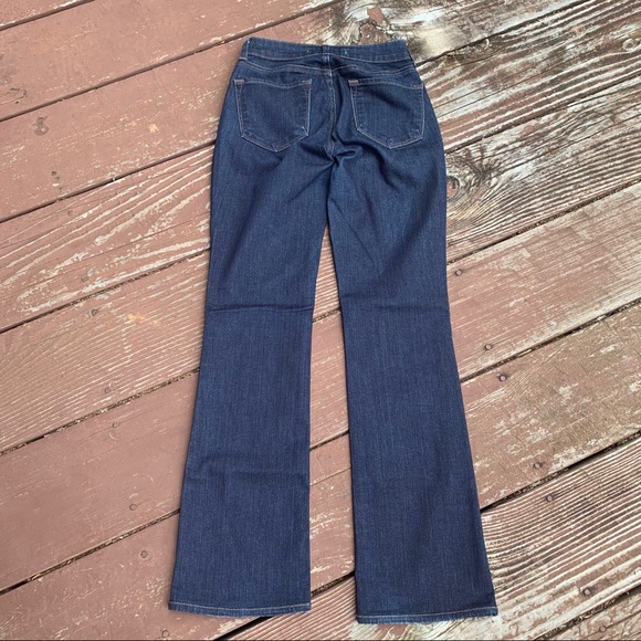 J Brand Curvy Low Rise Bootcut Jean in Pure 25 - Picture 11 of 13